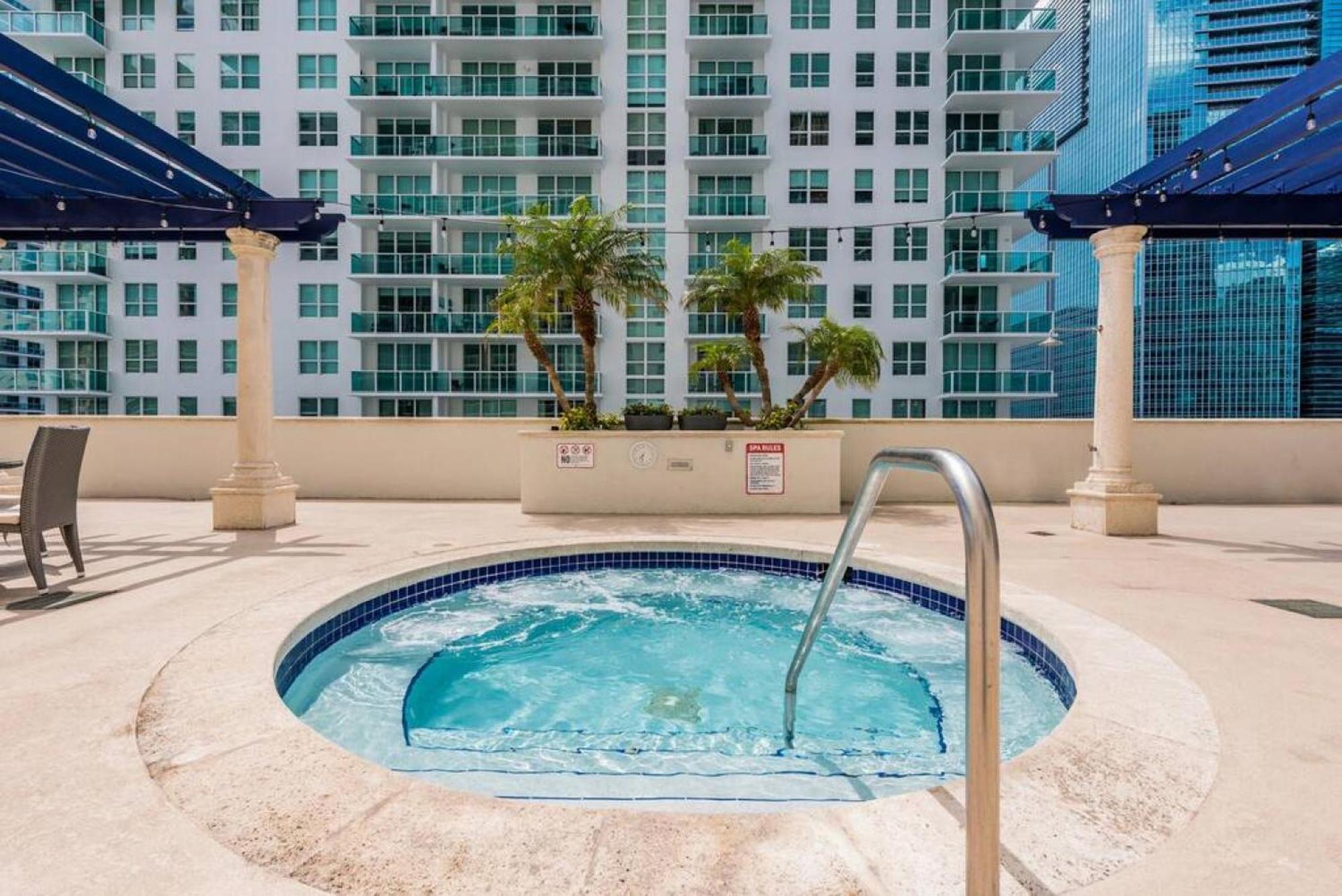 Stylish Brickell With Stunning Views & Premier Amenities Apartment *