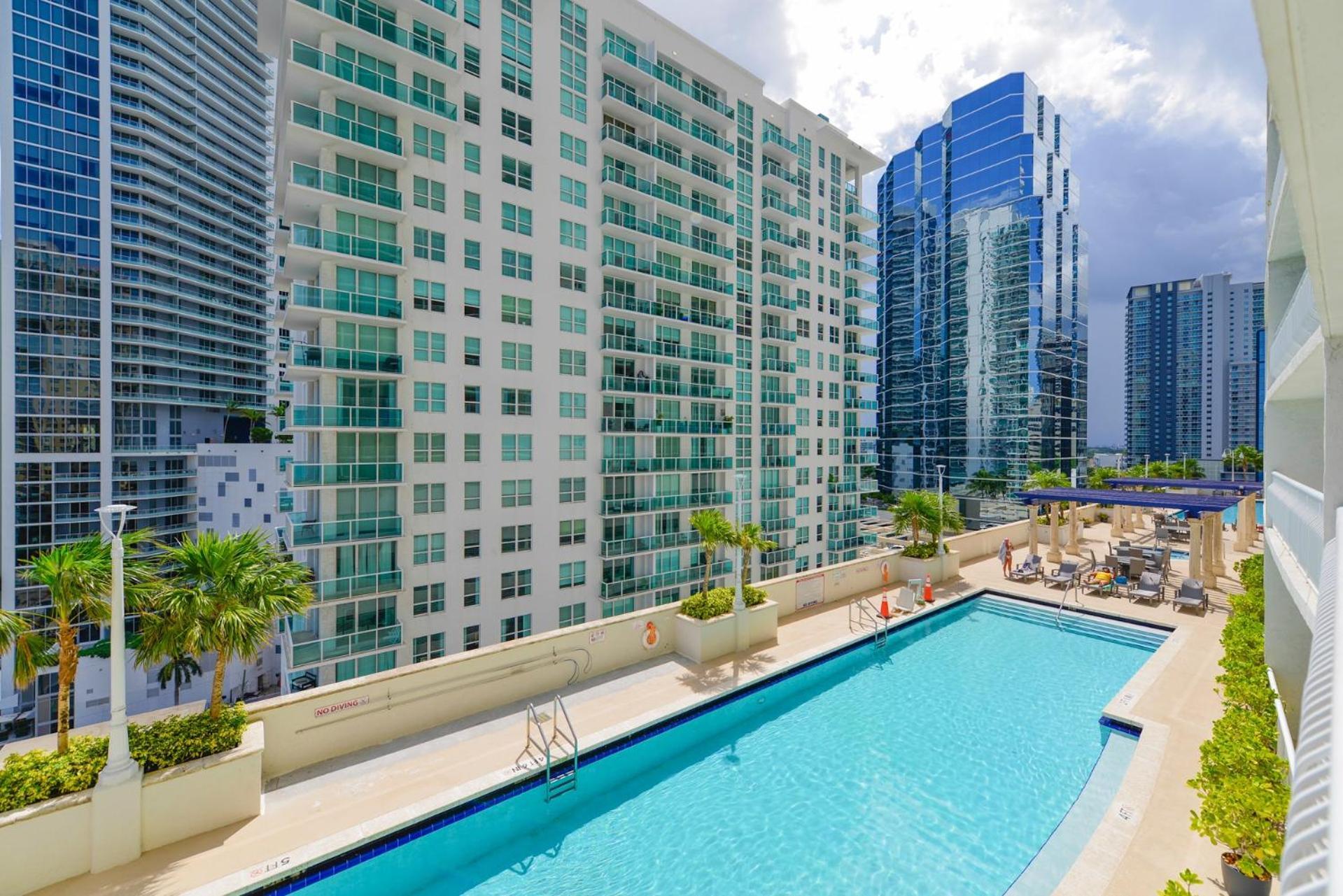 Stylish Brickell With Stunning Views & Premier Amenities Apartment *