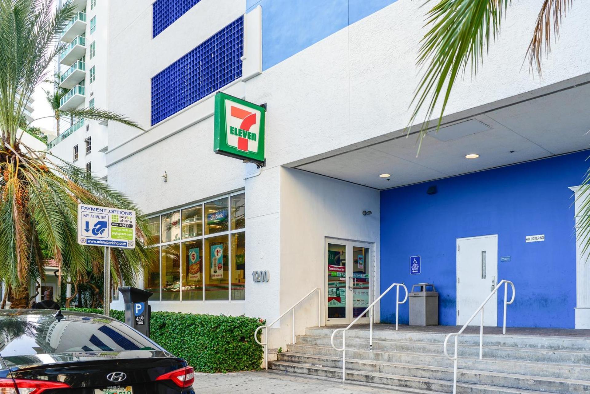 Stylish Brickell With Stunning Views & Premier Amenities *